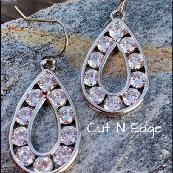 Montana Silversmith Earrings - Picture 5 of 6